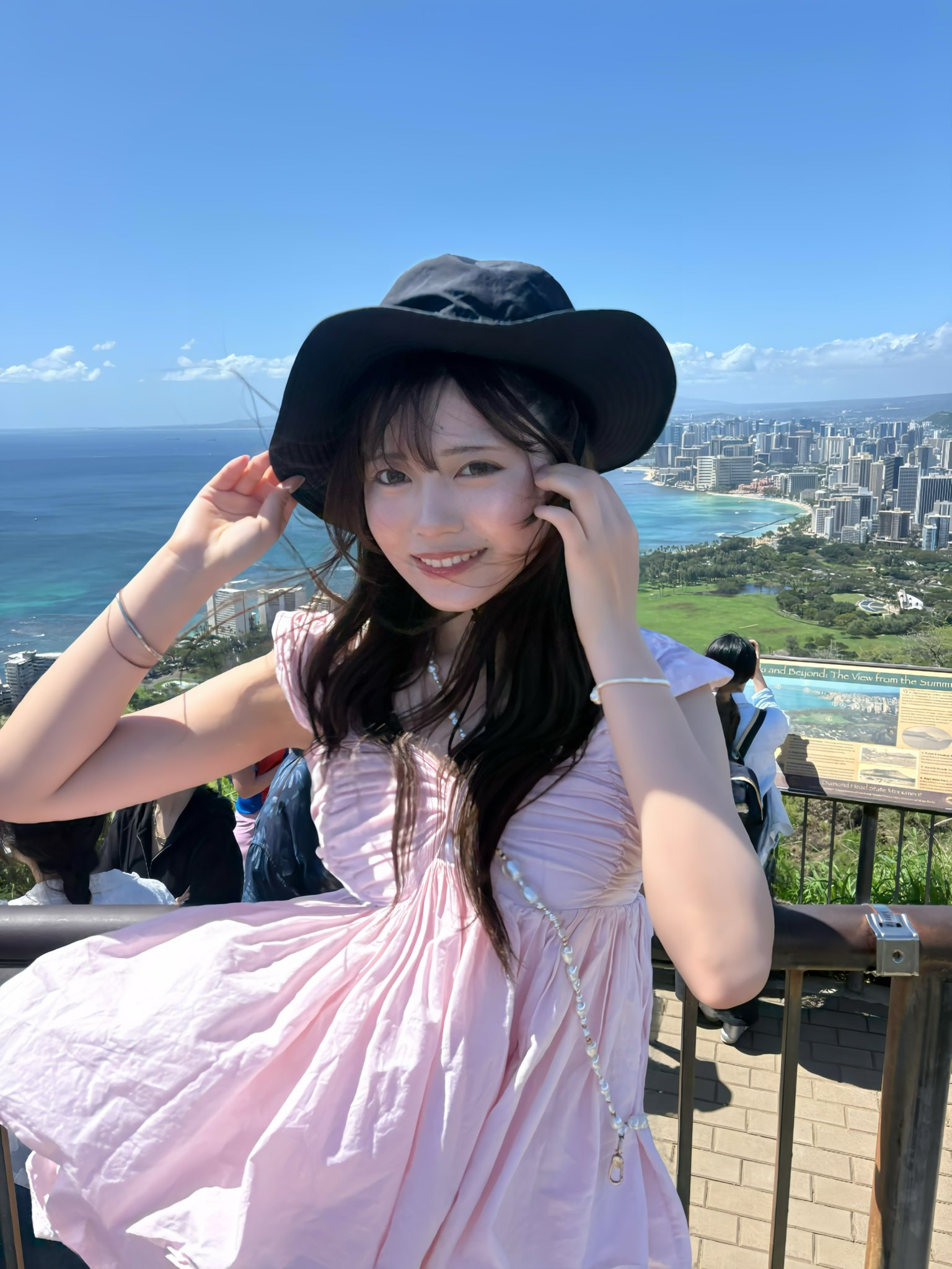 髙橋來都葉の私服ソロ写真