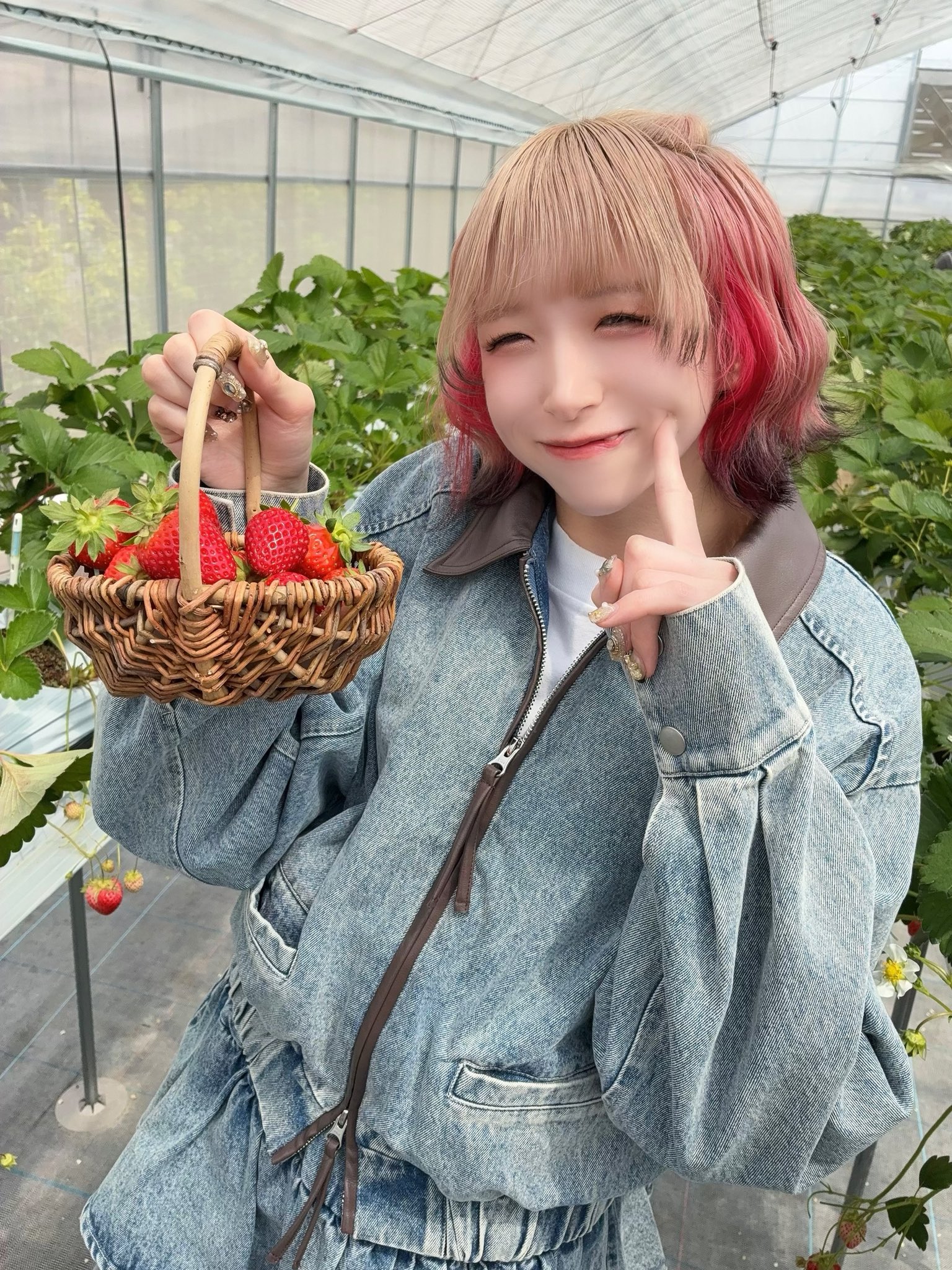 ENVY PARANOID みなみ 私服ソロ写真