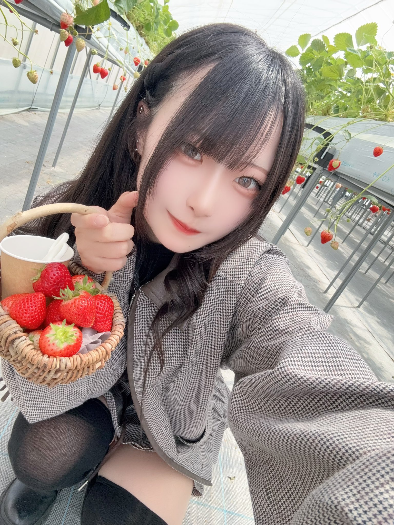 ENVY PARANOID あづの 私服ソロ写真