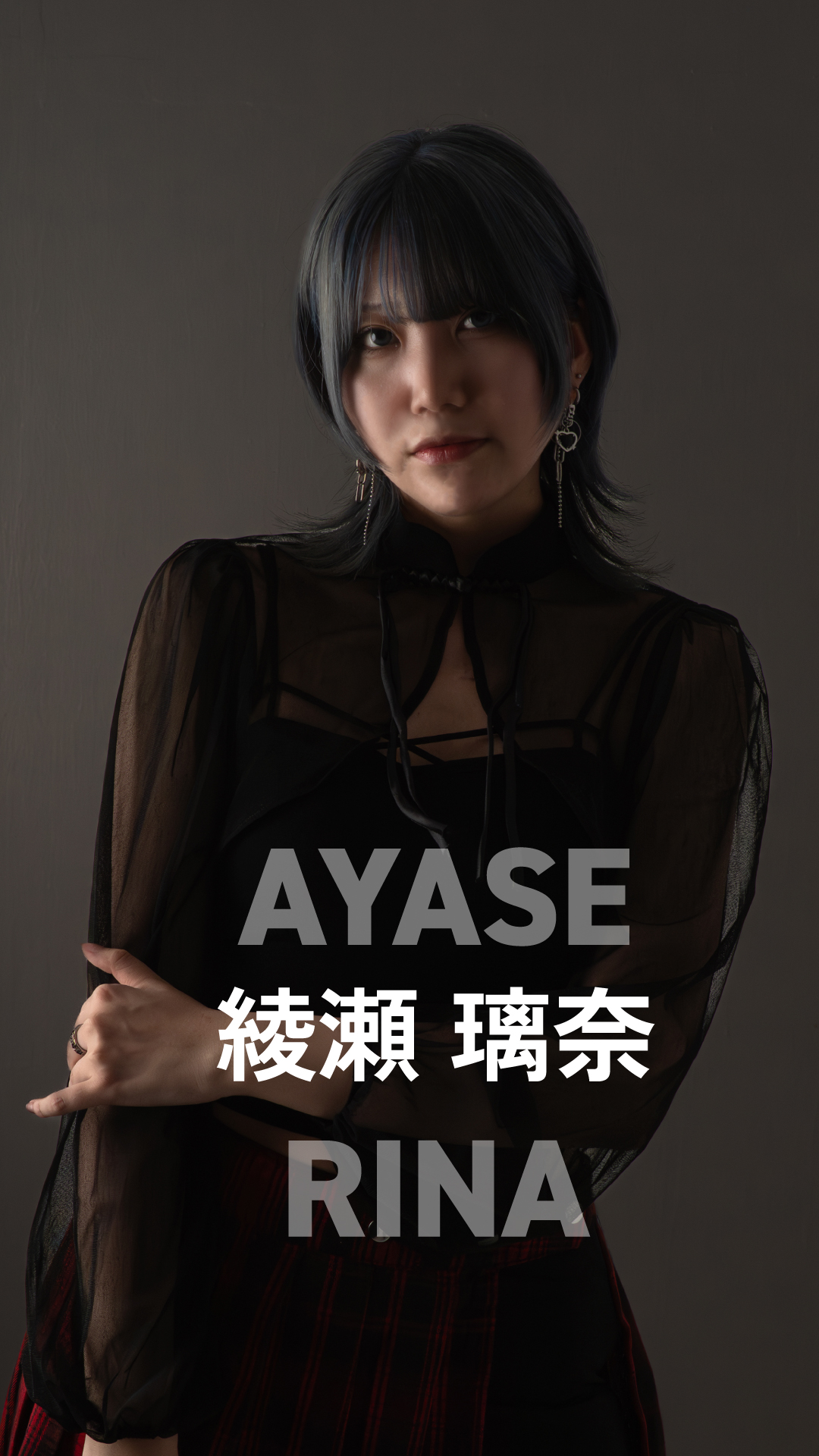 ADELFA 綾瀬璃奈 赤黒衣装アーティスト写真