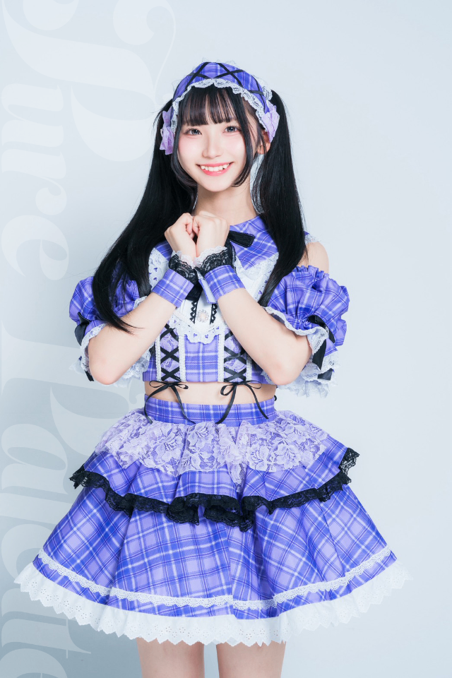 紫色衣装の輝星れいあ公式プロフィール写真